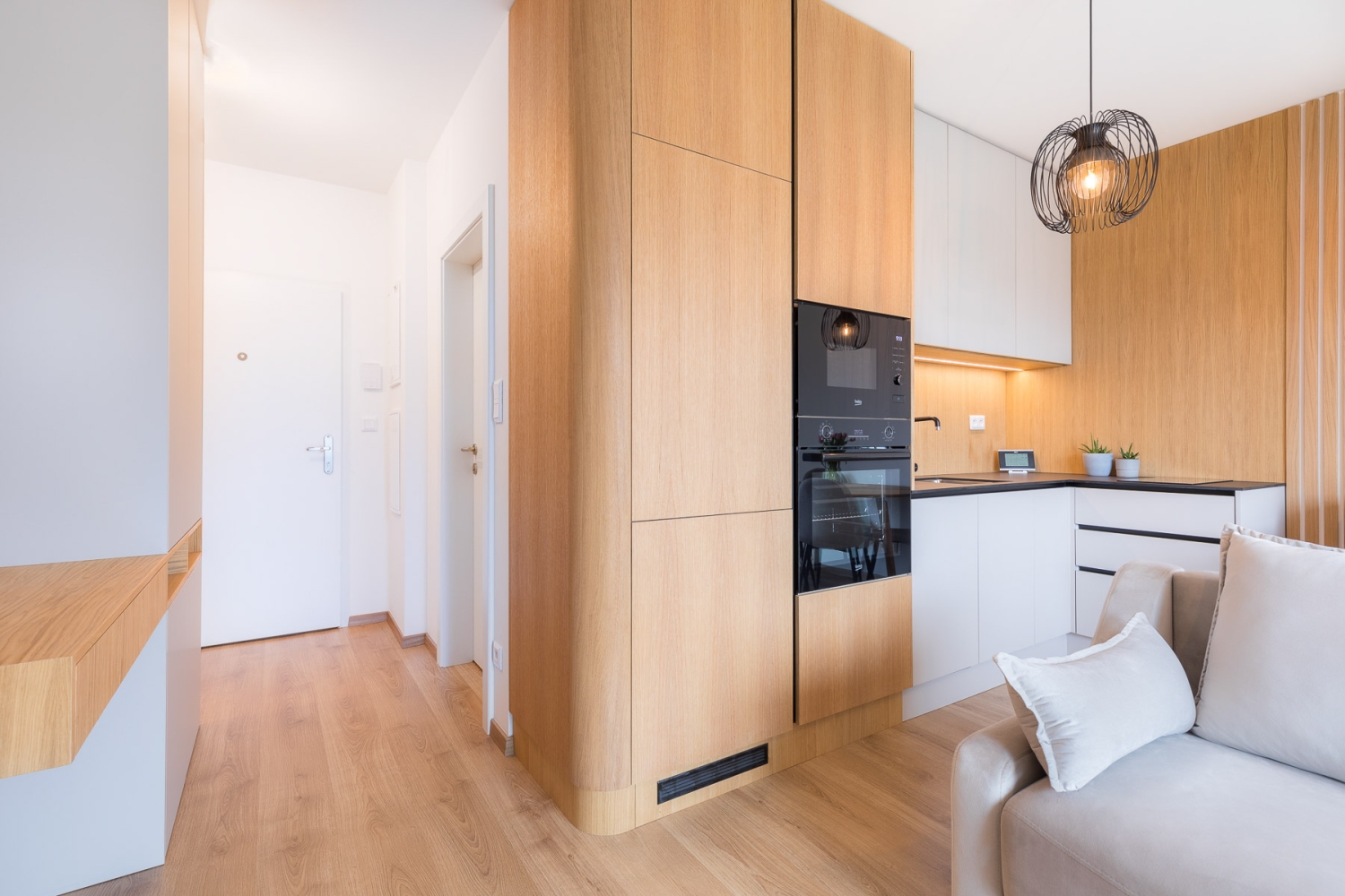 Apartmán Rozeta - Bratislava, Ružinov - Pohľad do kuchyne a vstupnej časti